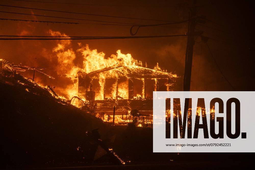 Palisades Fire Pacific Palisades, California - 07 Jan 2025 A house seen burnt by the Palisades Fire. Palisades Fire in Pacific Palisades, California forces evacuations to thousands. Fueled by Santa Ana winds, the fire is currently at 1260 acres and remains 0% contained. Pacific Palisades United States