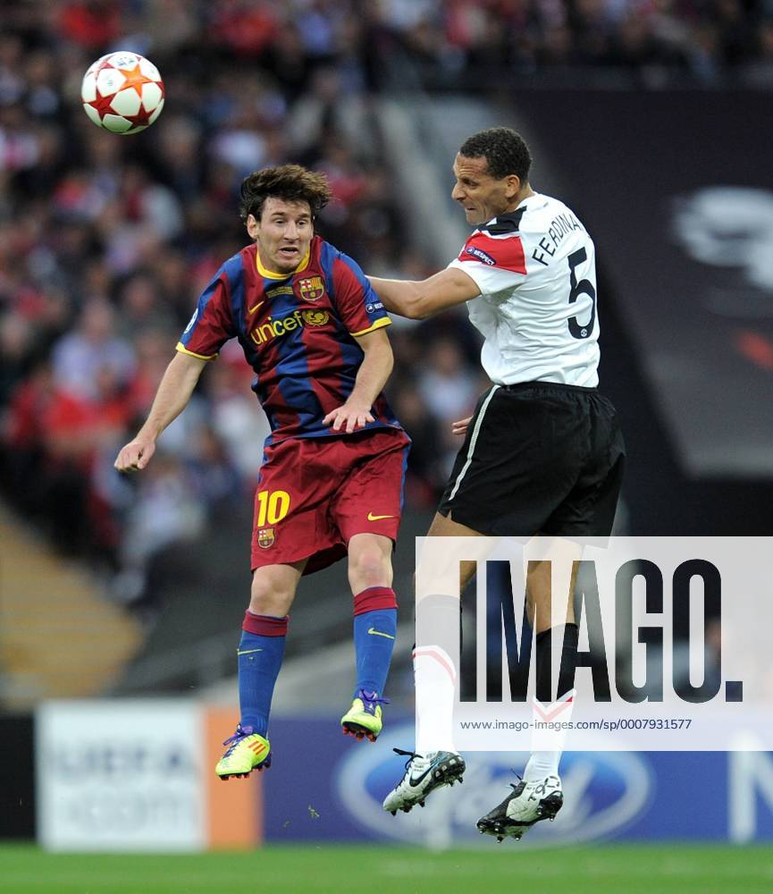 FUSSBALL CHAMPIONSLEAGUE FINALE SAISON 2010 2011 28.05.2011 FC Barcelona - Manchester United FC Lionel Messi (li, Barca) gegen Rio Ferdinand (re, Manchester United FC)