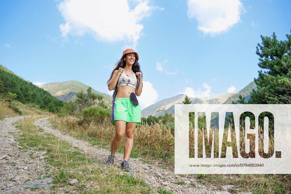 MR_ID25225_18939_MonicaGenoverEstevez.jpg A woman enjoying a hike in nature, showcasing confidence and health awareness with an ostomy bag She embraces the outdoor adventure with empowerment and positivity Model Released SheilaAlonso_ID25225_729606_032