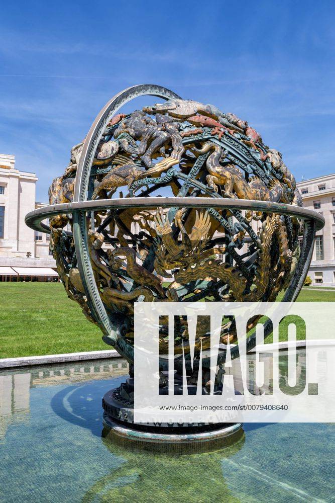 Wilson Globus vor UN-Hauptquartier, Palais des Nations, UN, Genf, Schweiz, Europa