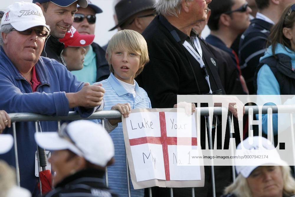 Golf - BMW PGA Golf Herren Championship A fan with a Luke Donald banner at Wentworth Club, Surrey