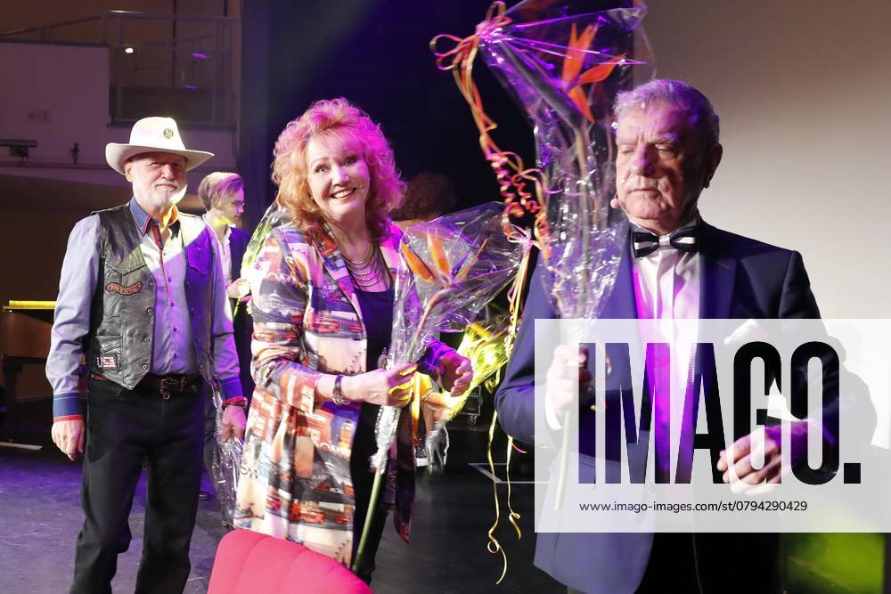 7 Arndt Bause Gala 2017 at Leisure Forum in Berlin, Marzahn, with presenter Siggi Trzosz, Singer Regina Thoss, Countrysaenger Harald Wilk, Berlin Germany, Germany
