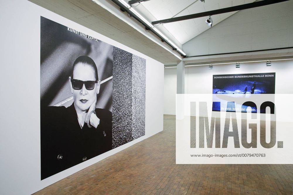 Berlin, Deutschland - Käthe-Kollwitz-Preis 2017 an die Fotografin Katharina Sieverding. Pressevorbesichtigung in der Akademie der Künste. Foto: Blick in die Ausstellung der Fotografin Katharina Sieverding, Preisträgerin des Käthe-Kollwitz-Preises 2017, in der Akademie der Künste am Hanseatenweg.