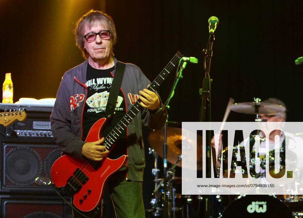 Bill Wyman geb as William George perks , formerly Bassist the Rolling Stones from 1962 to 1993, at Concert at Berlin Postbahnhof, Germany, Germany