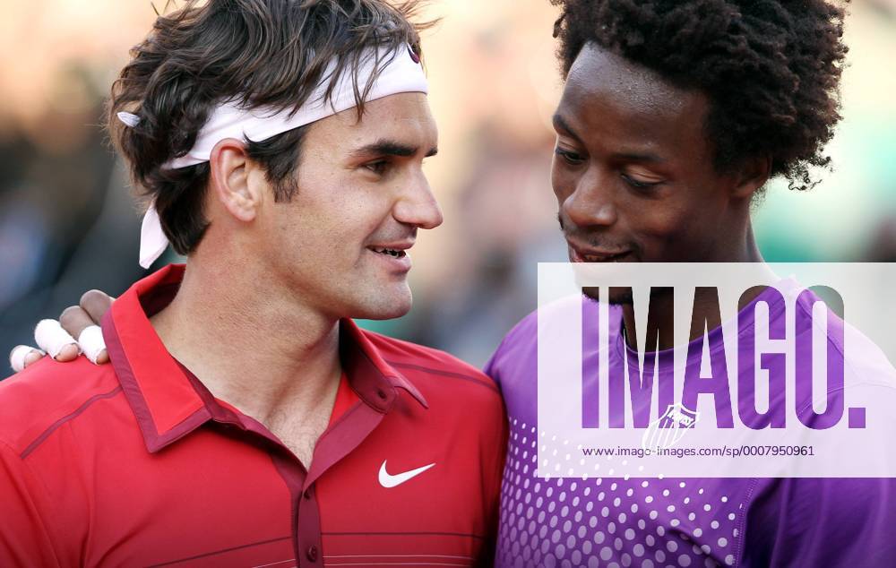 TENNIS - ATP, French Open 2011 PARIS,FRANKREICH,31.MAI.11 - TENNIS - ATP Tennis Herren World Tour, Grand Slam, Roland Garros, French Open. Bild zeigt Roger Federer (SUI) und Gael Monfils (FRA).