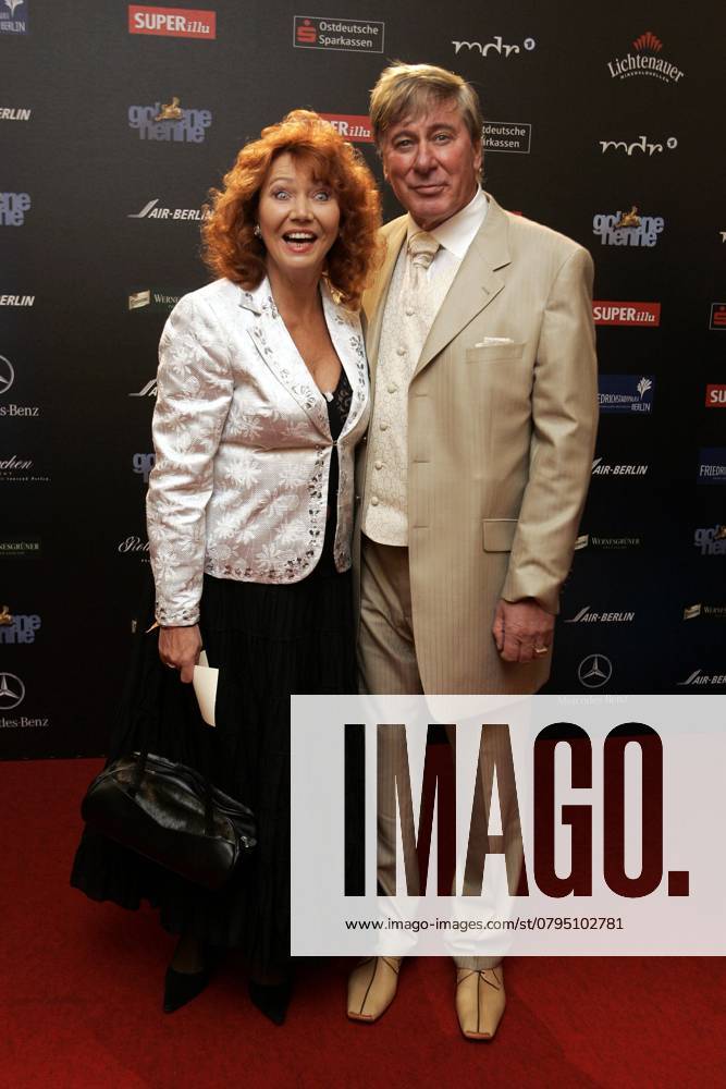 Regina Thoss, Saenger, and Man, Gala Golden Hen at Berlin Friedrichstadtpalast, Award ceremony the Super Illu, Ostdeutscher Media prize, Germany, Germany