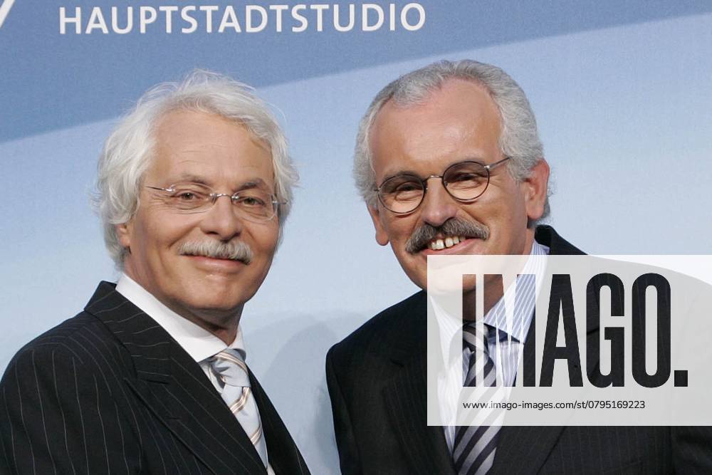 Ulrich Deppendorf, re , takes over as Studio manager again the ARD Hauptstadtstudio from Thomas Roth, left , small Party at ARD Hauptstadtstudio in Berlin, Germany, Germany