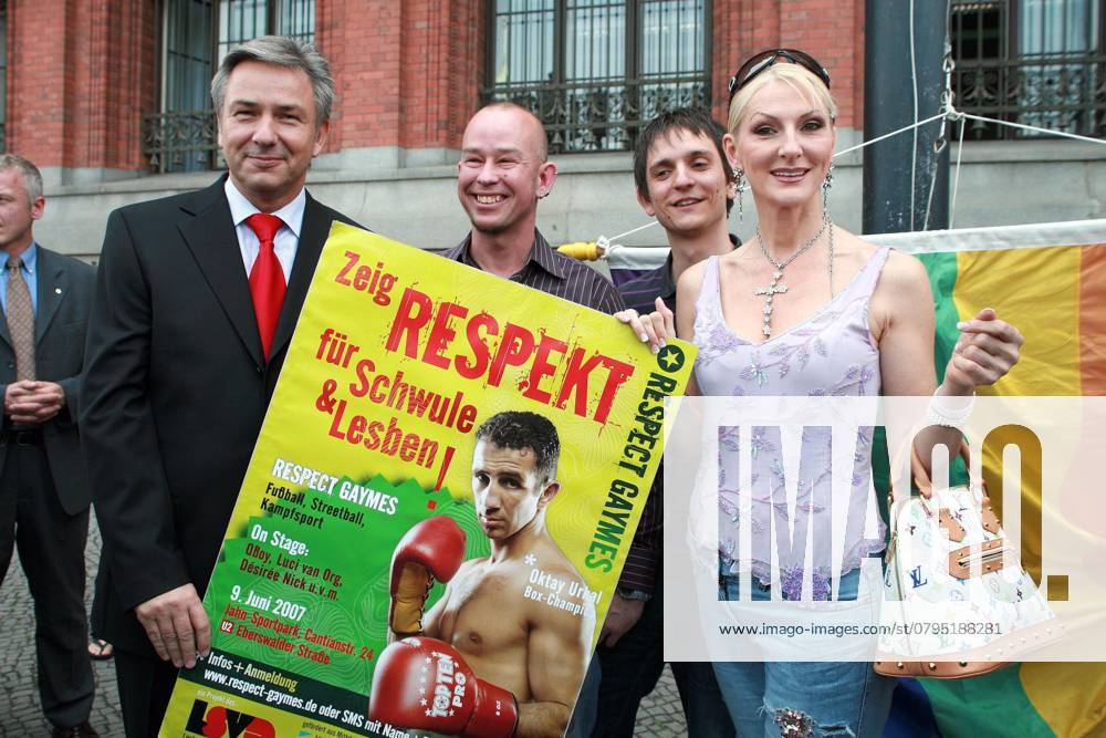 Governor Mayor from Berlin, Klaus Wowereit, at Hoisting the Rainbow flag to Kick-off the Pride Week, the gay lesbian week, before the Main portal of Berlin City Hall unterstuezt will he from Alexander Pewter, the LSVD Managing Director and Project manager the Respect Gaymes Joerg Steinert thereby was also the C