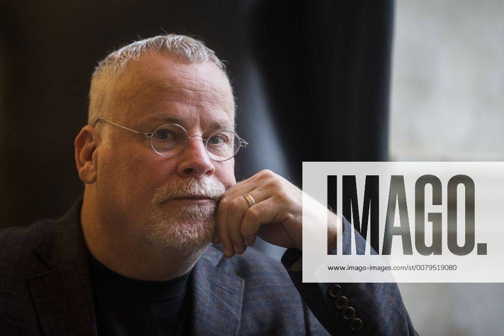 US writter Michael Connelly posee for the photographer during an interview with Spanish News Agency EFE held in Barcelona, Catalonia, Spain on 16 July 2017 to present his last novel The Burning Room . US WRITTER MICHAEL CONNELLY !ACHTUNG: NUR REDAKTIONELLE NUTZUNG!
