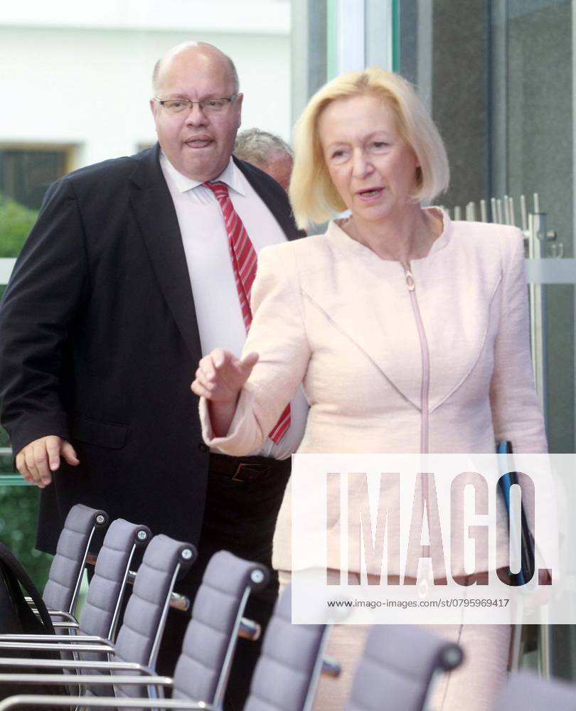 Bundespressekonferenz in Berlin, Vorstellung des 5. Weltklimabericht des IPCC mit BM Prof. Dr. Johanna Wanka, BM Peter Altmaier, Berlin Deutschland, Germany