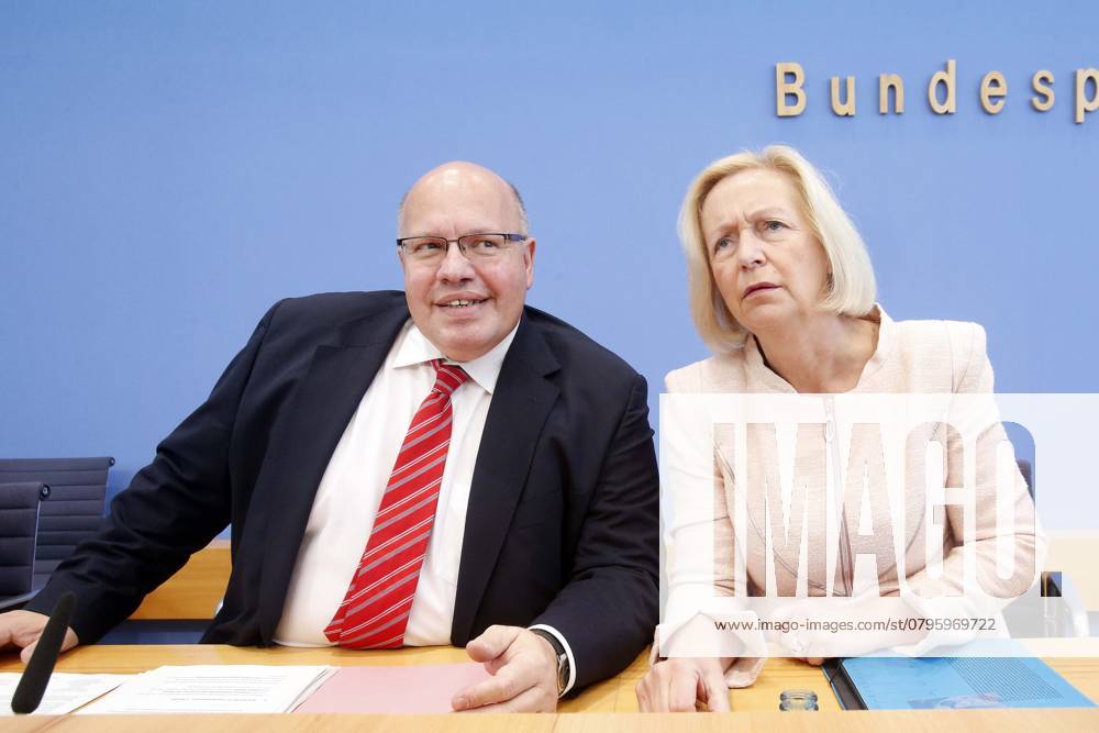 Federal press conference in Berlin, presentation of 5 World Climate Report of IPCC with BM Prof Dr Johanna Wanka, BM Peter Altmaier, Berlin Germany, Germany