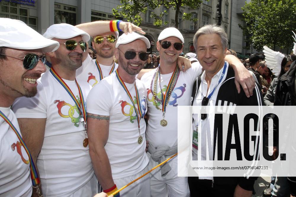 Klaus Wowereit at 33 CSD in Berlin, Demo for the Rights from Gays and Lesbians at the Kurfuerstendamm, Christopher Street Day, Berlin Germany, Germany