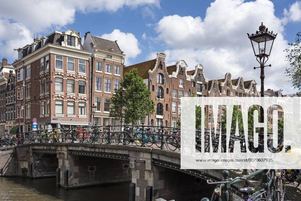 Netherlands, Amsterdam, town canal bridge in the old town ELF01846