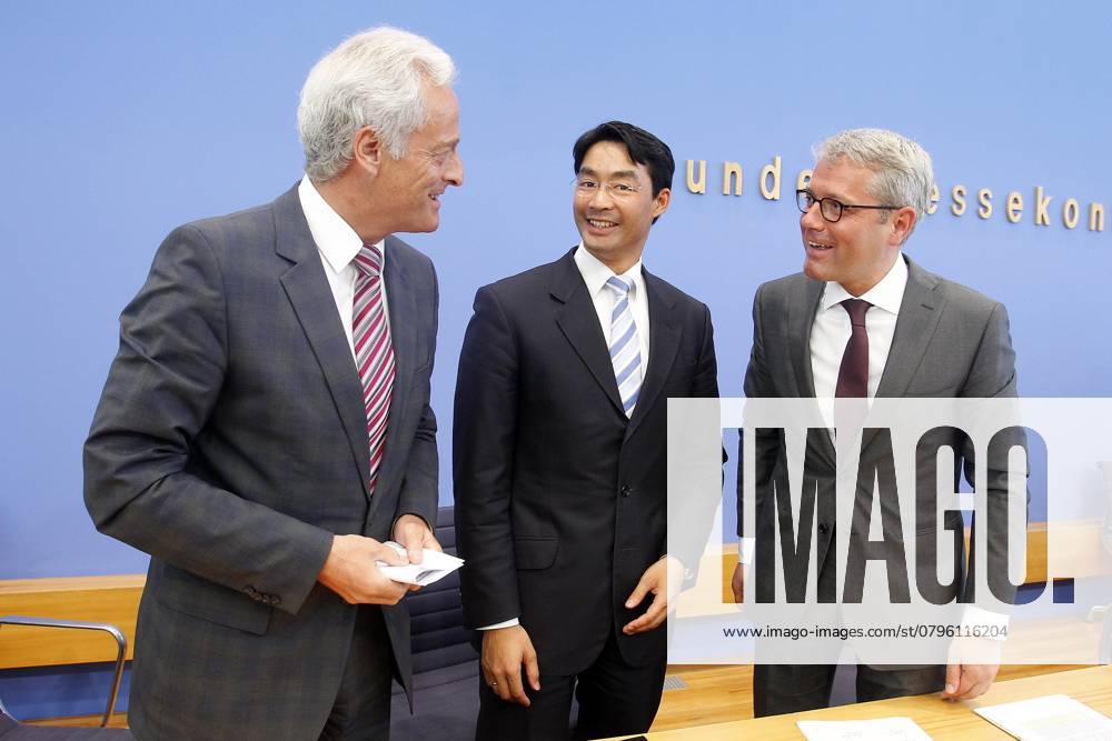 BM Peter Ramsauer, BM Philipp ROESLER and BM Norbert ROETTGEN in the Federal Press Conference, Subject the from Federal Cabinet adopted Energy turnaround, Berlin Germany, Germany