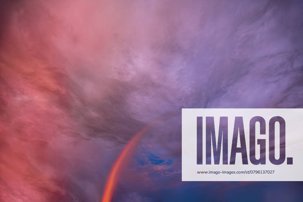 Vibrant rainbow leading up to dramatic colorful clouds Tulsa, Oklahoma, United States R_KRRY250117-1630475-01