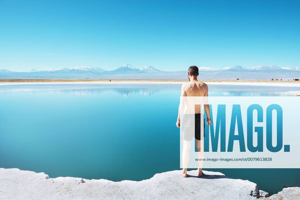 Chile, Atacama Desert, back view of man standing at Laguna Cejar model released Symbolfoto GEMF01716