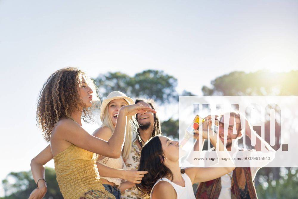 Happy young people outdoors having a good time model released Symbolfoto ZEF13910