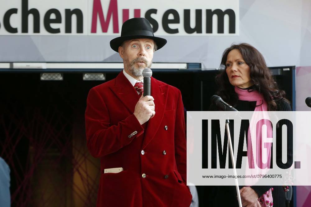 Body worlds, People Museum in Berlin opened, PK with Gunther from Hagens with Wife and Curator Angelina Whalley, Exhibition from Plastinaten Human Body, Berlin Germany, Germany