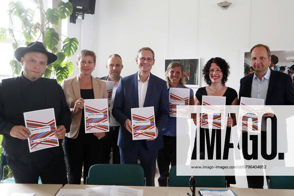 Consensus against Right, Berlin Party Chairwoman sign Erklaerung against right in Berlin, PK with Sebastian Czaja, Generalsekretaer FDP, Bruno Kramm, State Chairman Pirates, Elke Breitenbach, Deputy Party Chairwoman the Left, Thomas Heilmann, Deputy Chairman of the party CDU, Bettina Jarasch, b