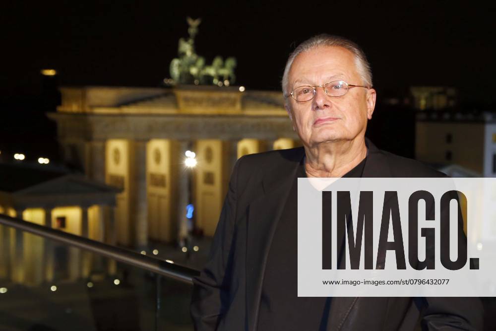 Art Award Berlin 2016, Award ceremony in the Academy the Coasts in Berlin, Photo session the Preistraeger with Frank Castorf Big Art Award , Berlin Germany, Germany