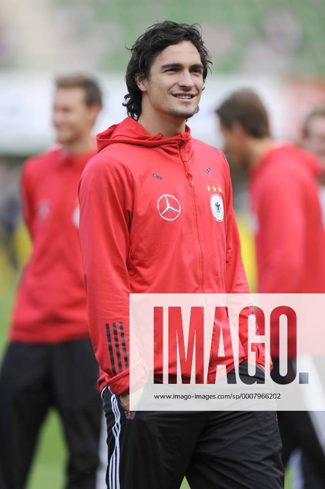 Mats HUMMELS (GER),Einzelbild,angeschnittenes Einzelmotiv,Halbfigur,halbe Figur,im Trainingsanzug. Fussball Laenderspiel EM Qualifikationspiel, Österreich (AUT) - Deutschland (GER) 1-2 am 03.06.2011. Saison 2010 2011, Europameisterschaft s Quali, EM Quali, Qualification, Qualifikation, Laenderspiel, Sports, Fussball Football, international,Spieler, Fussballspieler, player, Nationalmannschaft National Team, Nationalspieler, Trikot, Nationaltrikot National Dress, Deutschland, Nationalteam, DFB, Deutscher Fussball Bund;