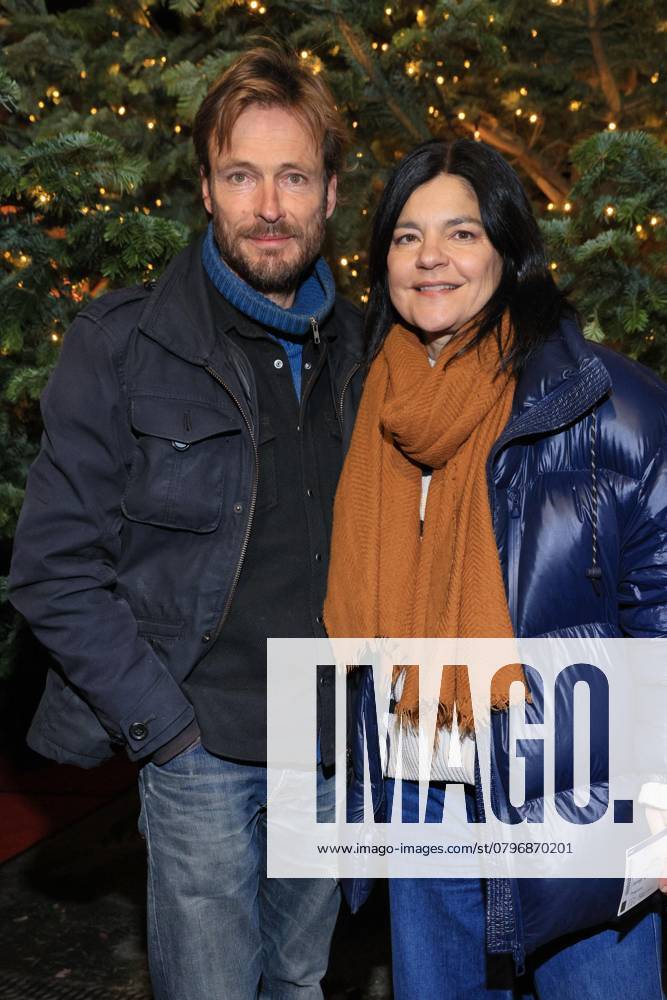 Andreas Pietschmann and Jasmin Tabatabai at the Red Carpet to Premiere of Roncalli Christmas Circus 2023, Tempodrom, Berlin, Berlin