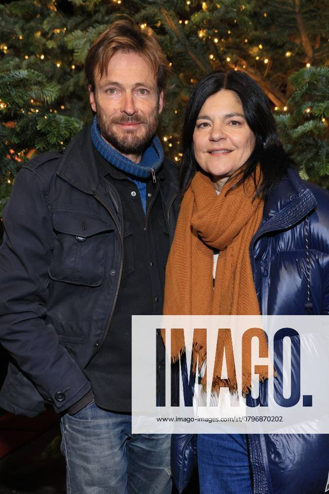 Andreas Pietschmann and Jasmin Tabatabai at the Red Carpet to Premiere of Roncalli Christmas Circus 2023, Tempodrom, Berlin, Berlin