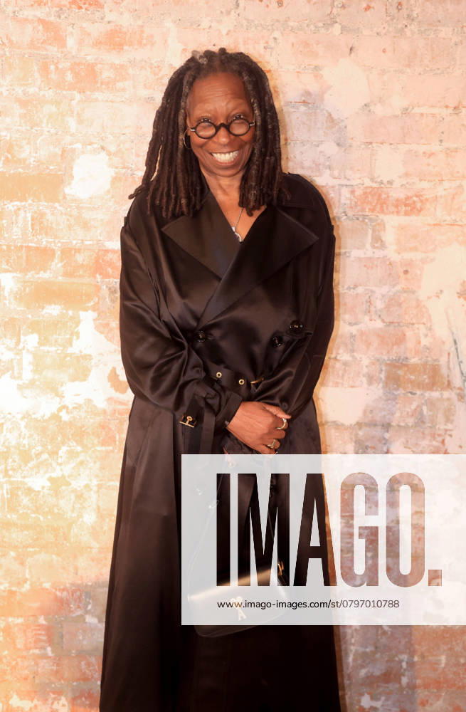 Bilder des Jahres 2025, Entertainment 01 Januar Entertainment Themen der Woche KW04 Celebrities at AMI show during Paris Fashion Week 439529 2025 01 22 France Goldberg, Whoopi