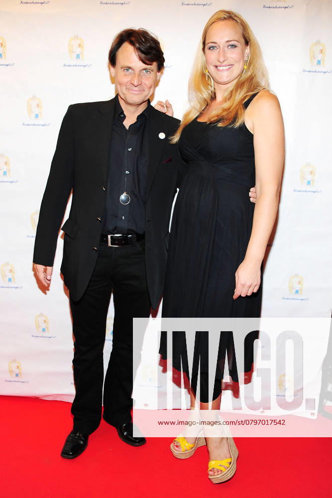 Wolfgang Bahro with Eva Mona Rodekirchen, pregnant at the Gala Midsummer Nights Dream, Gala the Kinderschutzengel n Berlin,gala, child protection,angel Berlin Germany, Germany