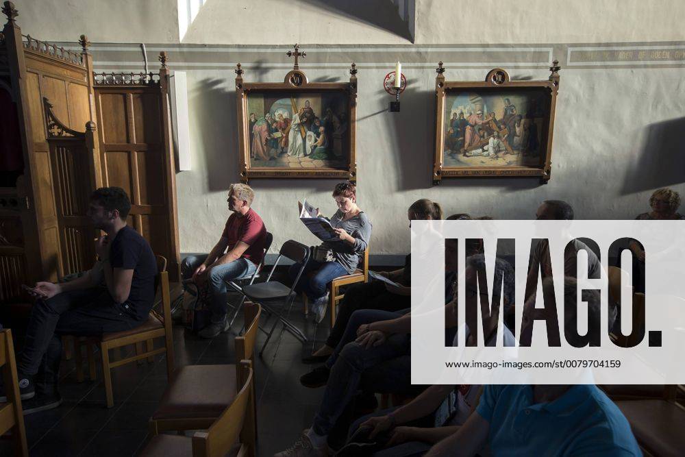 Illustration picture shows festivalgoers at the Kerk (church) stage during the 43rd edition of the Dranouter festival, Friday 04 August 2017 in Dranouter. This year s edition of the festival takes place from 3 August to 6 August. KRISTOFxVANxACCOM 05143703