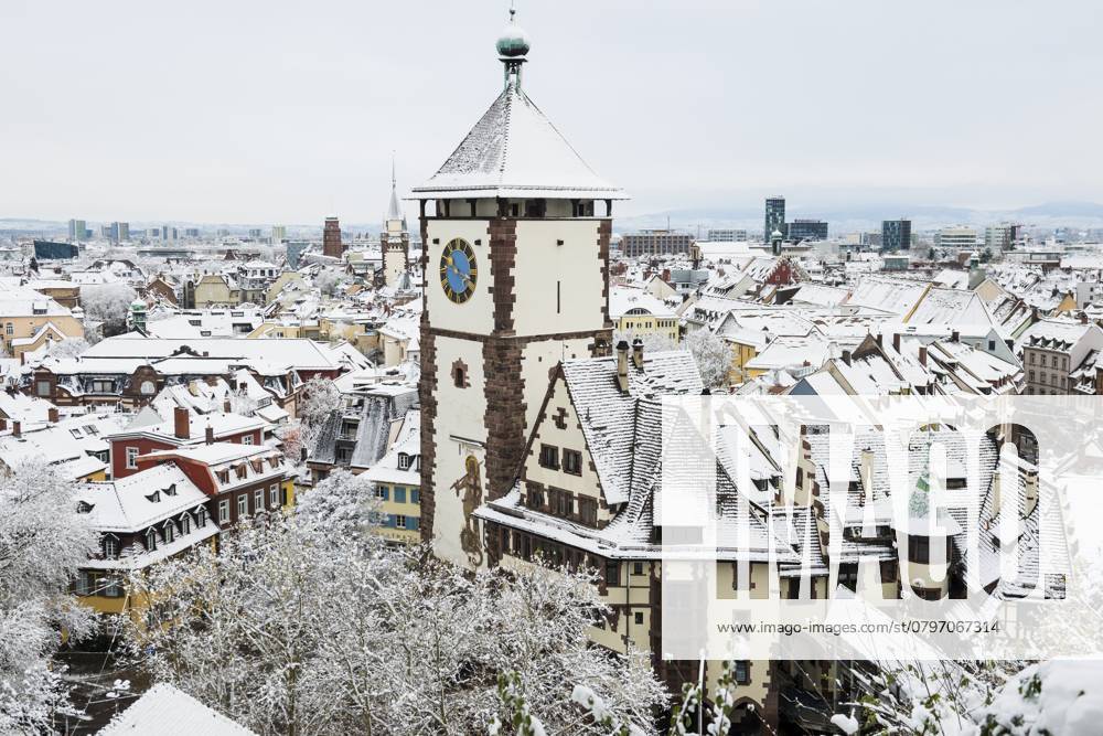 Panorama mit Schnee bedeckten Häusern, Altstadt, Freiburg im Breisgau, Schwarzwald, Baden-Württemberg, Deutschland, Europa Panorama with snow-covered houses, Old Town, Freiburg im Breisgau, Black Forest, Baden-Württemberg, Germany, Europe