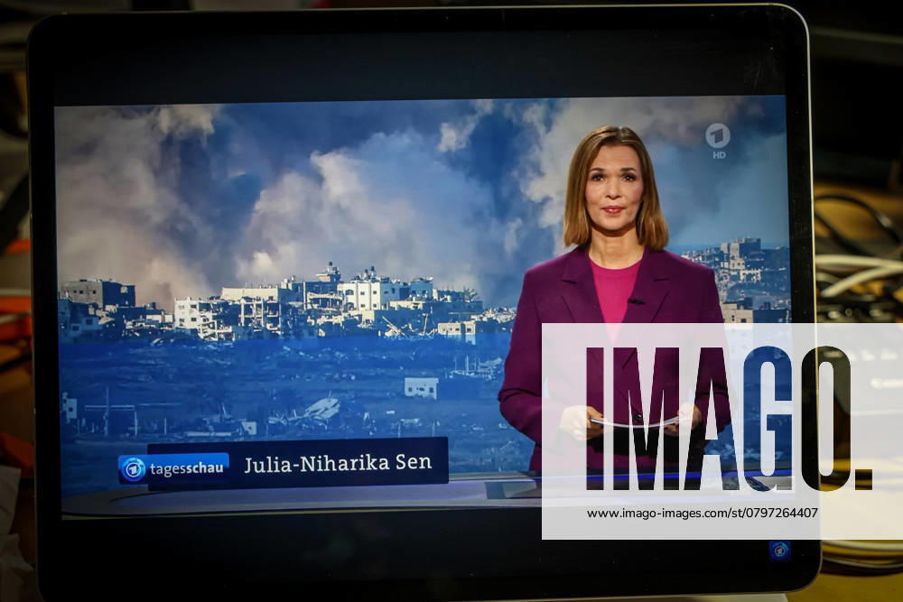 Television on the Internet Display on the screen of an iPad Tagesschau main edition Julia Niharika Sen