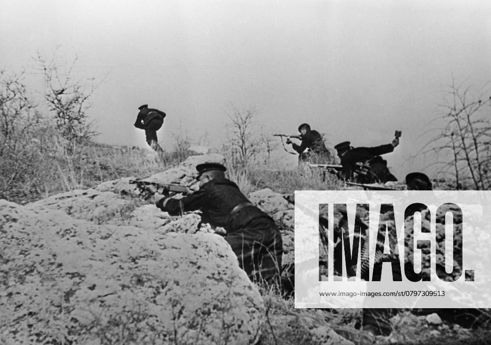 Great Patriotic War 5479041 20.11.1941 Great Patriotic War (1941-1945). Defence of Sevastopol and Battle for Crimea (September 1941 - July 1942). Marines attach German positions. Haldei Sevastopol Republic of Crimea Russia