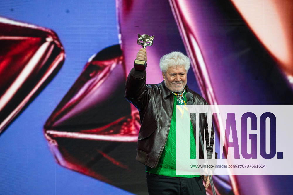 Feroz Awards 2025 Gala The film director Pedro Almodóvar wins the Feroz for Best Director for his film La habitación de al lado , during the Feroz Awards 2025 gala, at the Pazo da Cultura, on January 25, 2025, in Pontevedra, Galicia Spain The Feroz Awards are presented annually by the Asociación de Informadores Cinematográficos de Espana since 2014, with the aim of highlighting the best of the years audiovisual production, both in film and television The event features the delivery of 21 statuettes, including awards for cinema, series and special recognitions such as the Feroz of Honor, which this year is awarded to director Jaime Chávarri 25 JANUARY 2025 Elena Ferná Pontevedra Galicia Pontevedra Galicia Galicia Spain