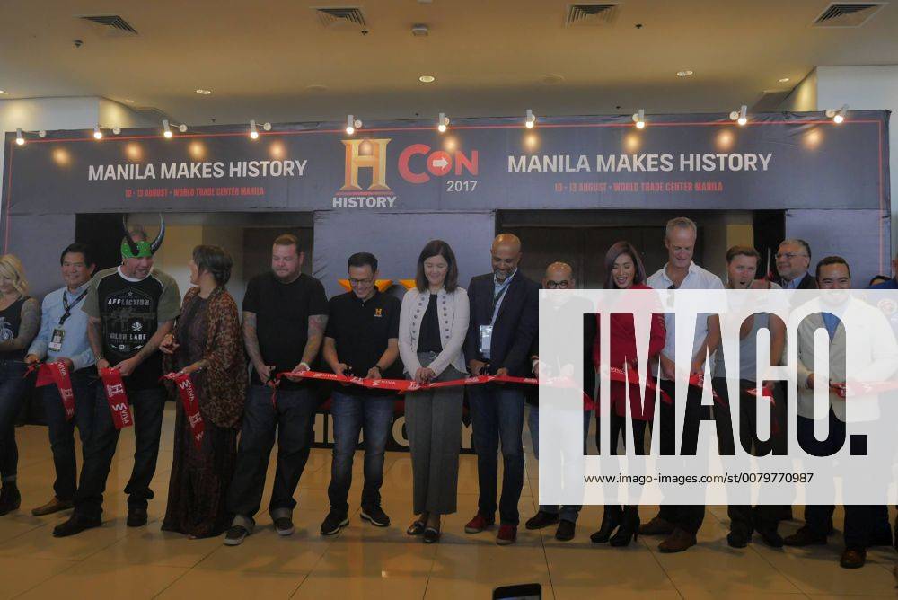 Philippines: HistoryCon 2017 Sen. Pia Cayetano with History Celebrities in officially opening HistoryCon by ribbon cutting. GeorgexBuid