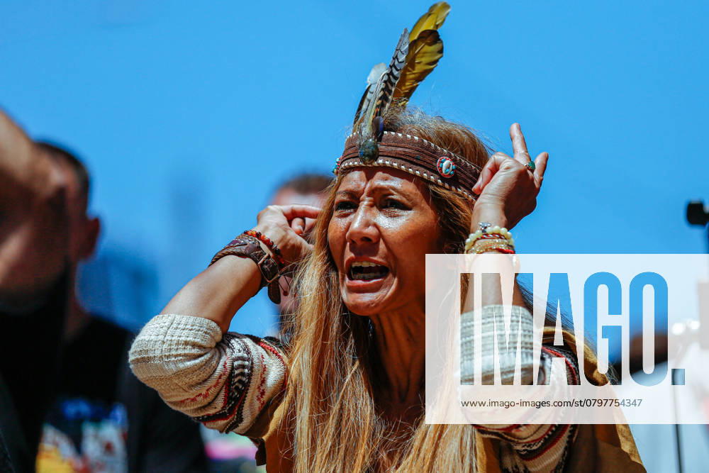 An indigenous woman chants slogans during the annual Invasion Day protest. Indigenous Australians and their allies gathered in Melbourne for the annual Invasion Day protest, marching from Parliament House to Federation Square to call for the abolition or change of Australia Day. Marking the day in 1788 when Arthur Phillip raised the British flag at Sydney Cove, the date is Invasion Day or Survival Day by Indigenous communities. It symbolizes the beginning of colonization and its lasting impact. Melbourne Australia - ZUMAs197 20250126_aaa_s197_070