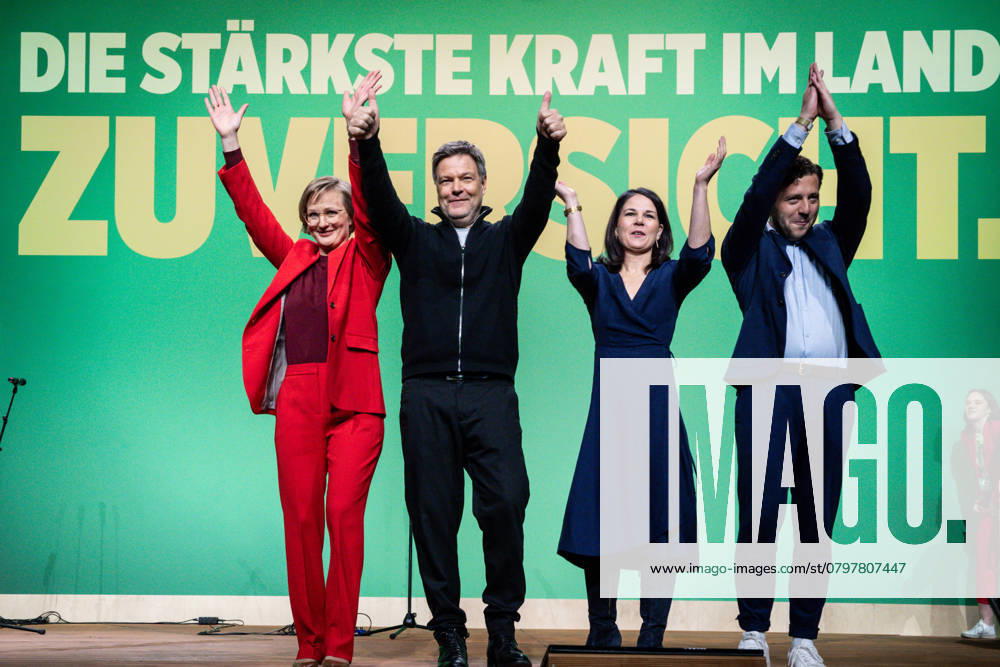 Extraordinary Federal Delegates Conference of BUENDNIS 90 DIE GRUENEN Felix Banaszak, Party Chairman together with Annalena Baerbock, Foreign Minister , Chancellor candidate Robert Habeck and Franziska Brantner celebrate the conclusion of the party program for the federal election at the Extraordinary Fede