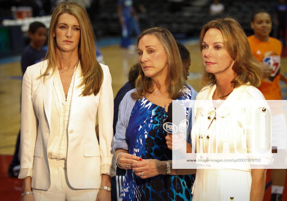 Atlanta Dream ownership group Dream Too, LLC (from l to r) Kelly Loeffler, Mary Brock, and Kathy Betty in Atlanta Dream 94-88 loss to the New York Liberty at Philips Arena in Atlanta, GA. WNBA Basketball Damen USA JUN 05 Liberty at Dream Icon945110605619