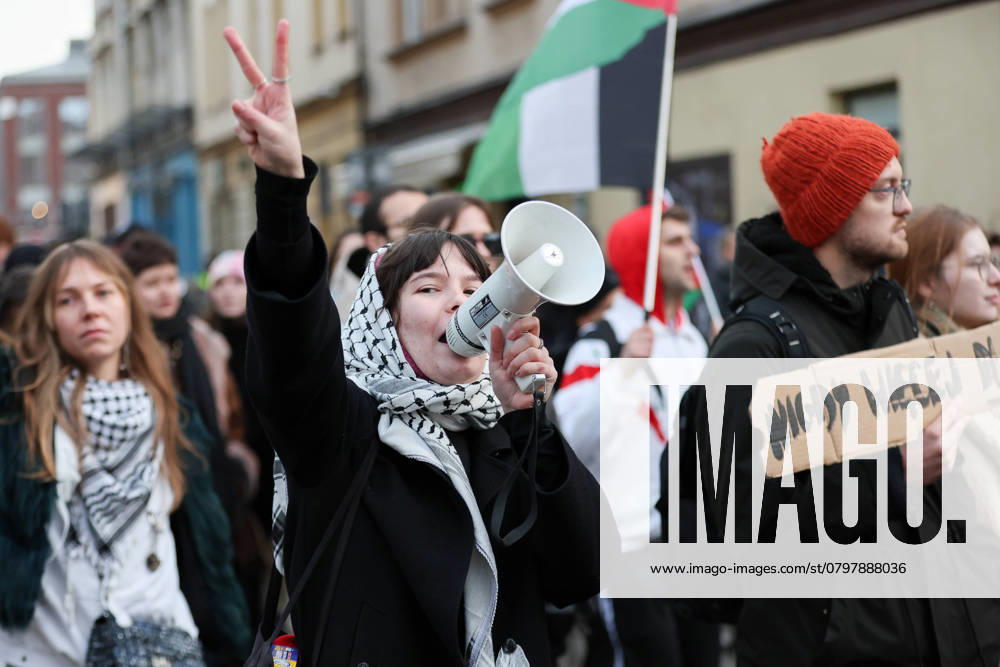 A Pro-Palestinian protester chants through a megaphone during the Never Again for Anyone demonstration on the eve of the 80th anniversary of the Auschwitz concentration camp. Krakow Poland - ZUMAs197 20250126_aaa_s197_338