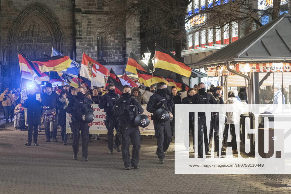 Right-wing extremist demo counter-demo, Nuremberg Around 150 people attended Monday evenings right-wing extremist rally organized by Nurembergs self-proclaimed Team Menschenre