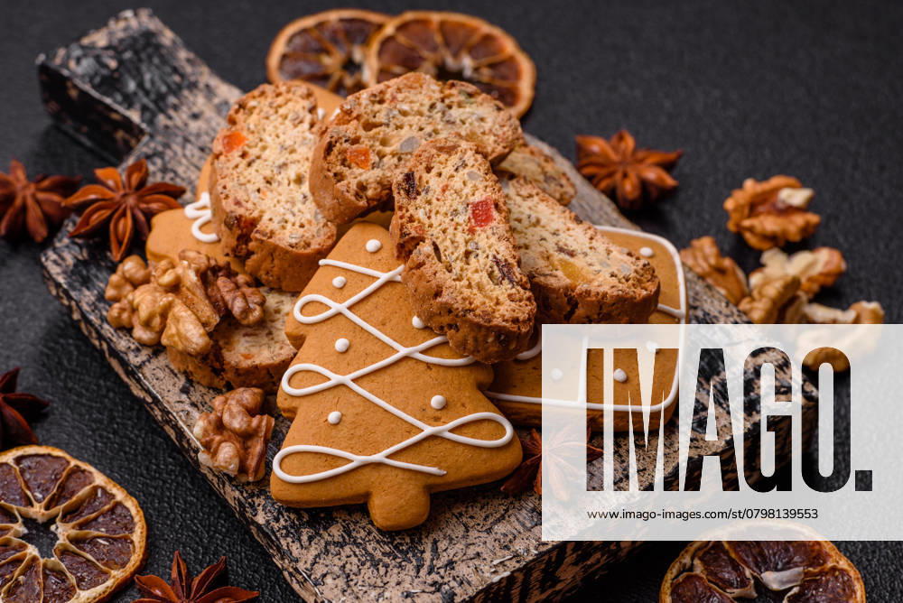 IMAGO Creative, Weihnachten, Food, Backen, Lebkuchen Weihnachts-Cantuccini mit Nüssen und kandierten Früchten, Lebkuchen Weihnachts-Cantuccini mit Nüssen und kandierten Früchten, Lebkuchen