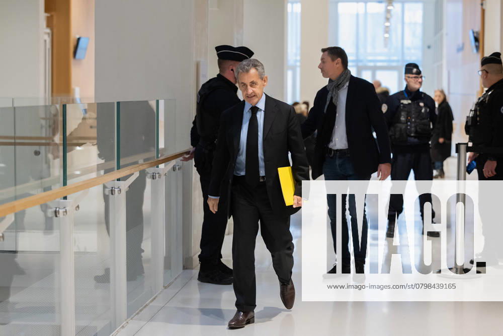 Bilder des Jahres 2025, News 01 Januar Paris, France, January 29, 2025 - Former French president and defendant Nicolas Sarkozy arrives at the Paris courthouse for his trial on charges of accepting illegal campaign financing in an alleged pact with the late Libyan dictator Moamer Kadhafi. Twelve suspects are standing trial, including former close aides, accused of devising a pact with Kadhafi to illegally fund Sarkozy s victorious 2007 election bid. They deny the charges. If convicted, Sarkozy faces up to 10 years in prison under the charges of concealing embezzlement of public funds and illegal campaign financing.
