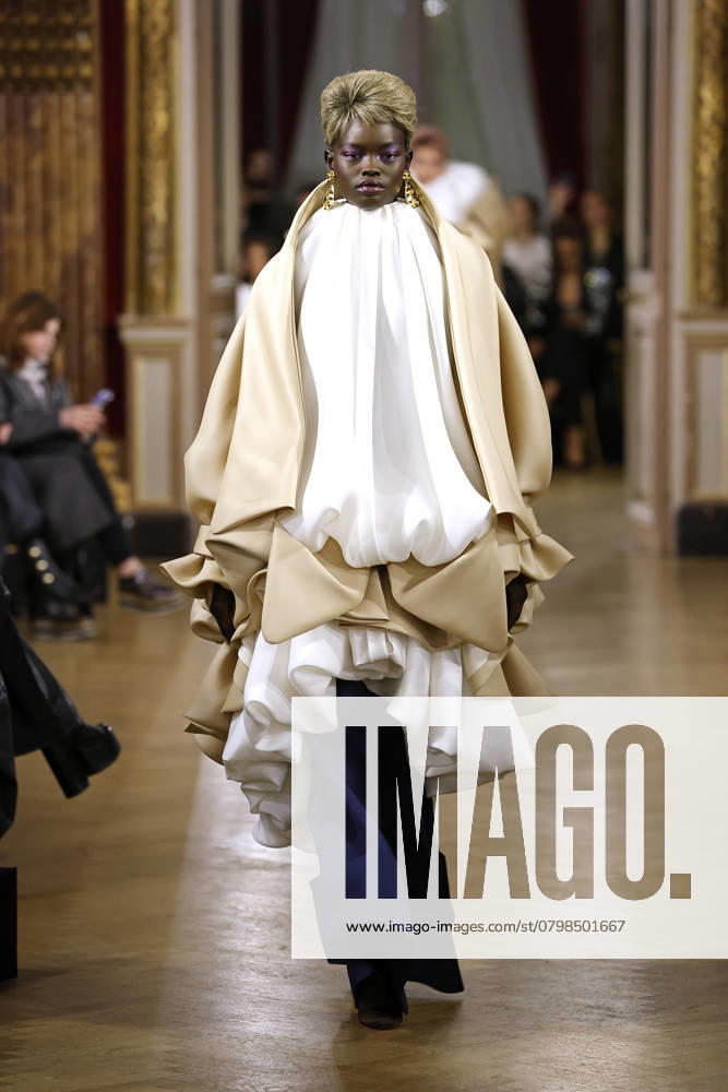 Viktor & Rolf Haute Couture spring summer 2025 Paris January 2025 Viktor & Rolf Haute Couture spring summer 2025 Paris January 2025, Credit:Zeppelin Avalon