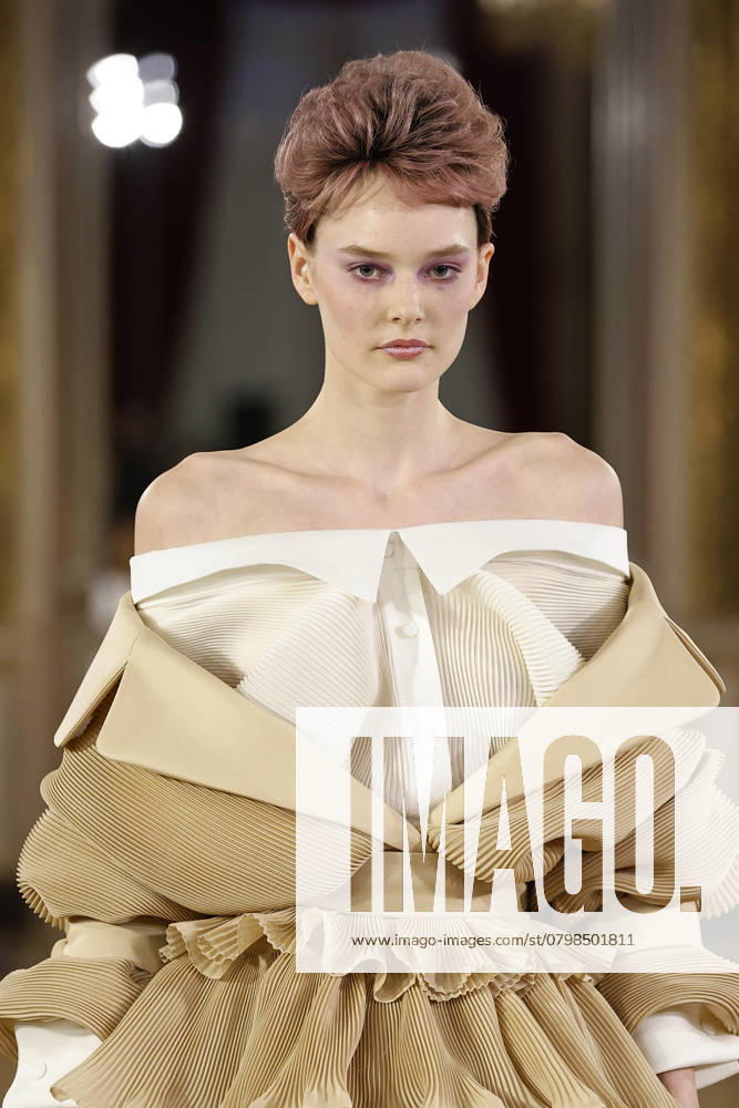 Viktor & Rolf Haute Couture spring summer 2025 Paris January 2025 Viktor & Rolf Haute Couture spring summer 2025 Paris January 2025, Credit:Zeppelin Avalon