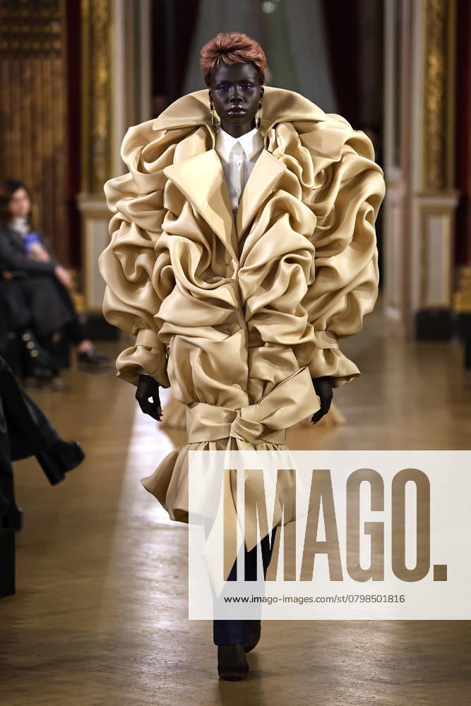 Viktor & Rolf Haute Couture spring summer 2025 Paris January 2025 Viktor & Rolf Haute Couture spring summer 2025 Paris January 2025, Credit:Zeppelin Avalon