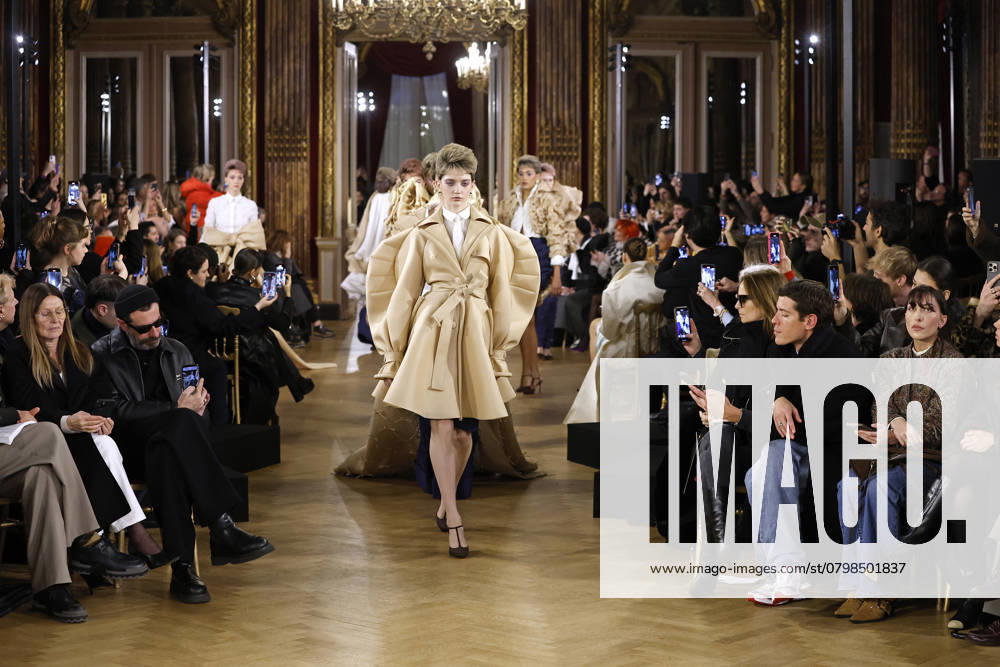 Viktor & Rolf Haute Couture spring summer 2025 Paris January 2025 Viktor & Rolf Haute Couture spring summer 2025 Paris January 2025, Credit:Zeppelin Avalon