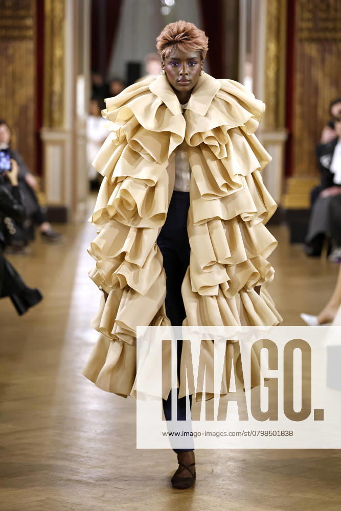 Viktor & Rolf Haute Couture spring summer 2025 Paris January 2025 Viktor & Rolf Haute Couture spring summer 2025 Paris January 2025, Credit:Zeppelin Avalon