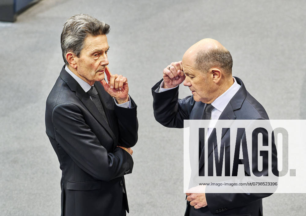 Migration debate in the Bundestag Rolf Mützenich Olaf Scholz EUR, DEU, Berlin, 29 01 2025 Federal Chancellor Olaf Scholz in in-depth discussion with Rolf Mützenich Chairman of the SPD parliamentary group in the Bundestag Before the start of the migration debate in the Bundestag