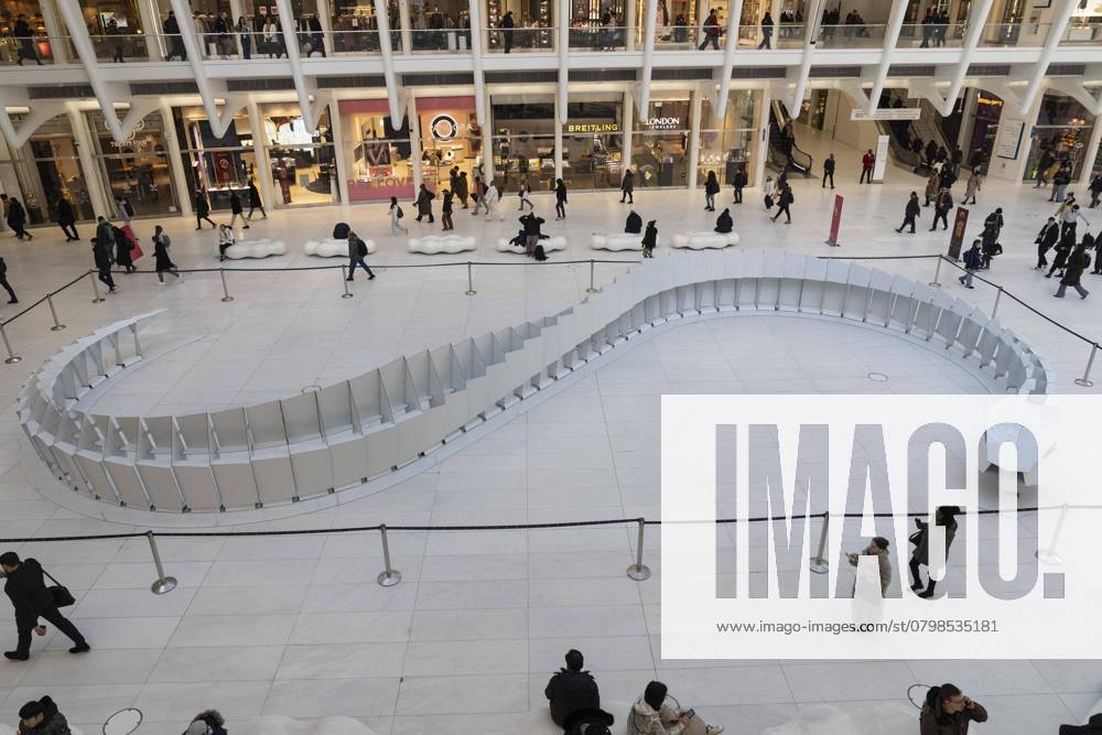 Bilder des Jahres 2025, Entertainment 01 Januar Entertainment Themen der Woche KW05 January 29, 2025, New York, New York, USA: View of Infinite Harmony installation by artist Warren King set up in celebration of Lunar New Year, Year of Snake at Oculus Transportation Hub of World Trade Center in New York on January 29, 2025 New York USA - ZUMAr339 20250129_znp_r339_040