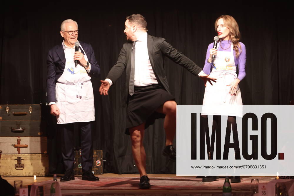 Rüdiger Grube and influencer Galia Brener Rexroth had fun on stage during a sketch, celebrities wait tables for a good cause and help the Altona Childrens Hospital, charity evening at the Cornelia Poletto Palazzo, the dinner show at the Spiegelpalast in Hamburg Altona